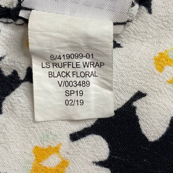 GAP Wrap Front Daisy Print Ruffle Top Black Floral Blouse XL Cottagecore Peasant - Picture 5 of 16